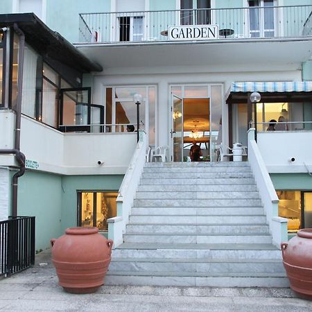 Hotel Garden Cattolica Bagian luar foto