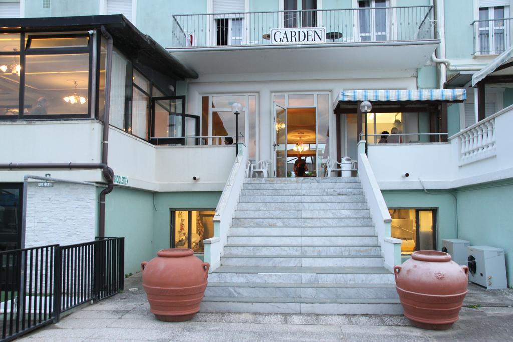 Hotel Garden Cattolica Bagian luar foto