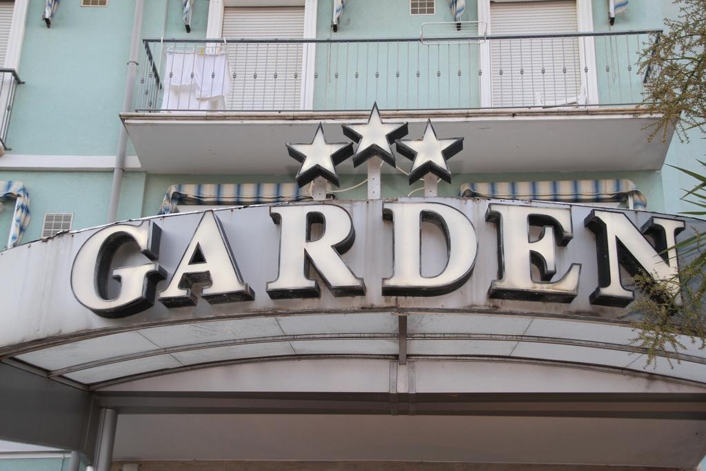 Hotel Garden Cattolica Bagian luar foto