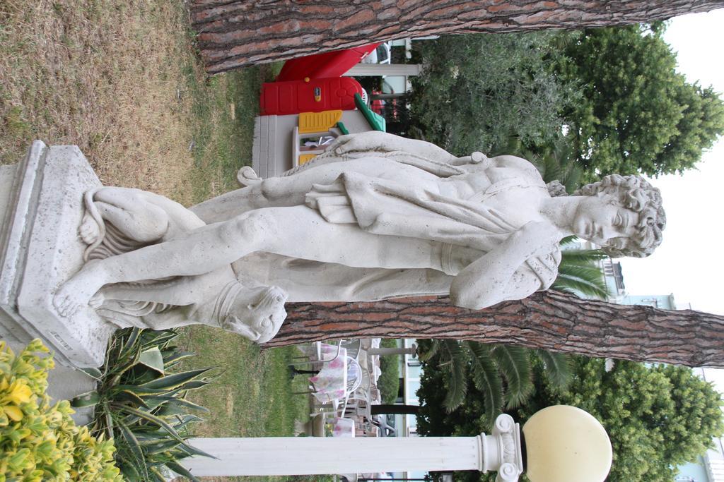 Hotel Garden Cattolica Bagian luar foto