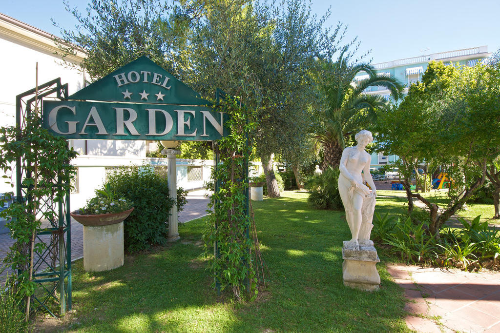 Hotel Garden Cattolica Bagian luar foto