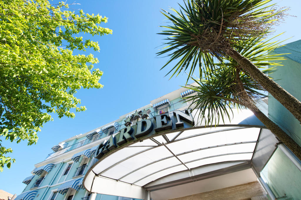 Hotel Garden Cattolica Bagian luar foto