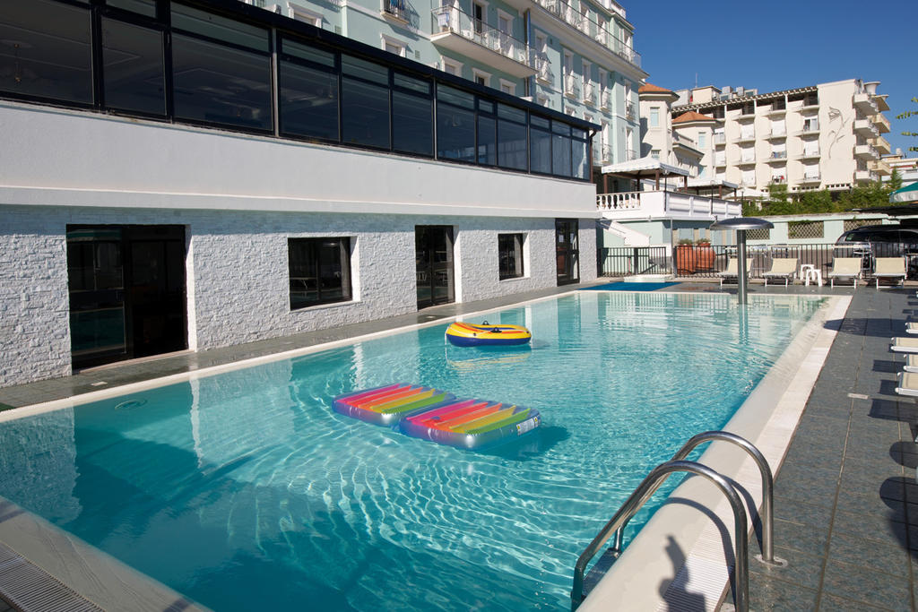 Hotel Garden Cattolica Bagian luar foto