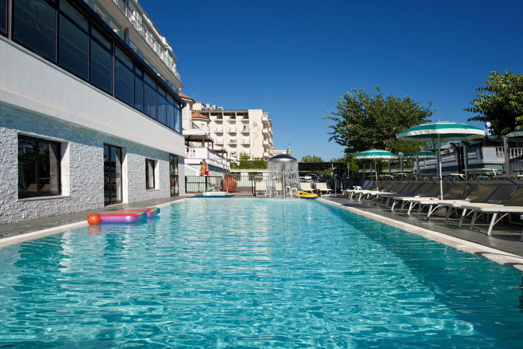 Hotel Garden Cattolica Bagian luar foto