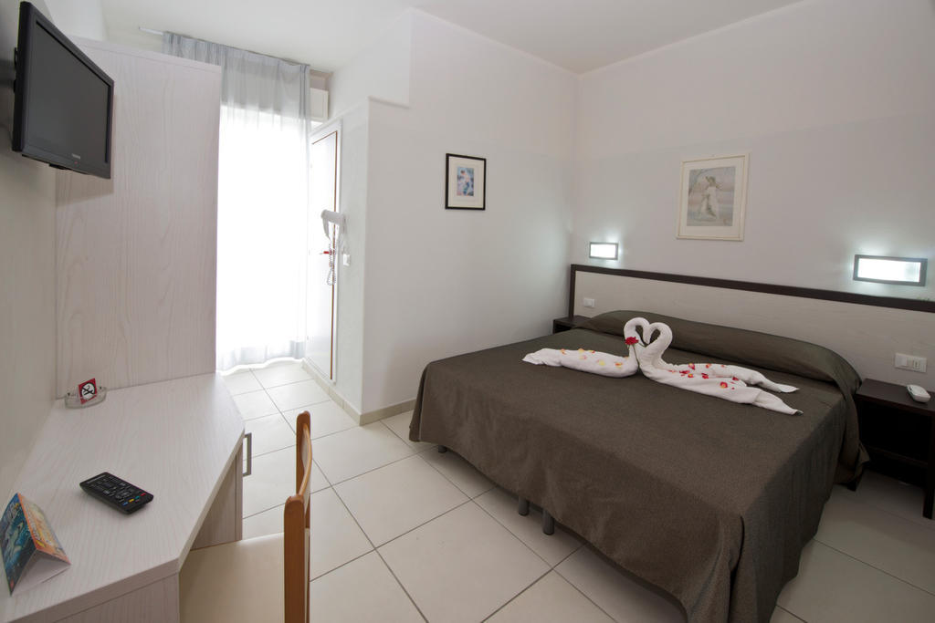 Hotel Garden Cattolica Bagian luar foto